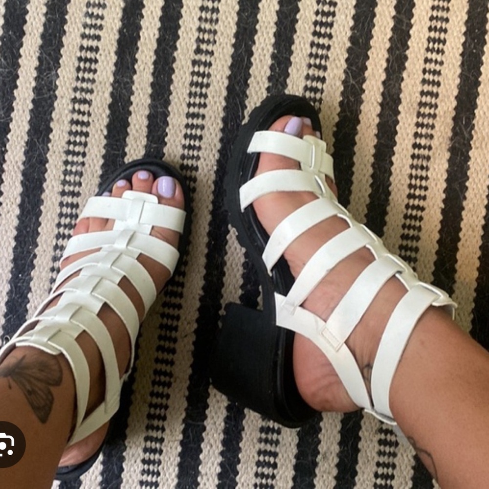 Dirty laundry Fun stuff Chunky strappy heel size 8.5 white black 90s style